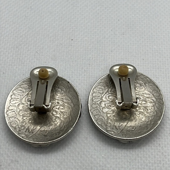 Women's Clip On Earrings Enameled Blue Hearts Silver Tone Circles Modern - Picture 4 of 10